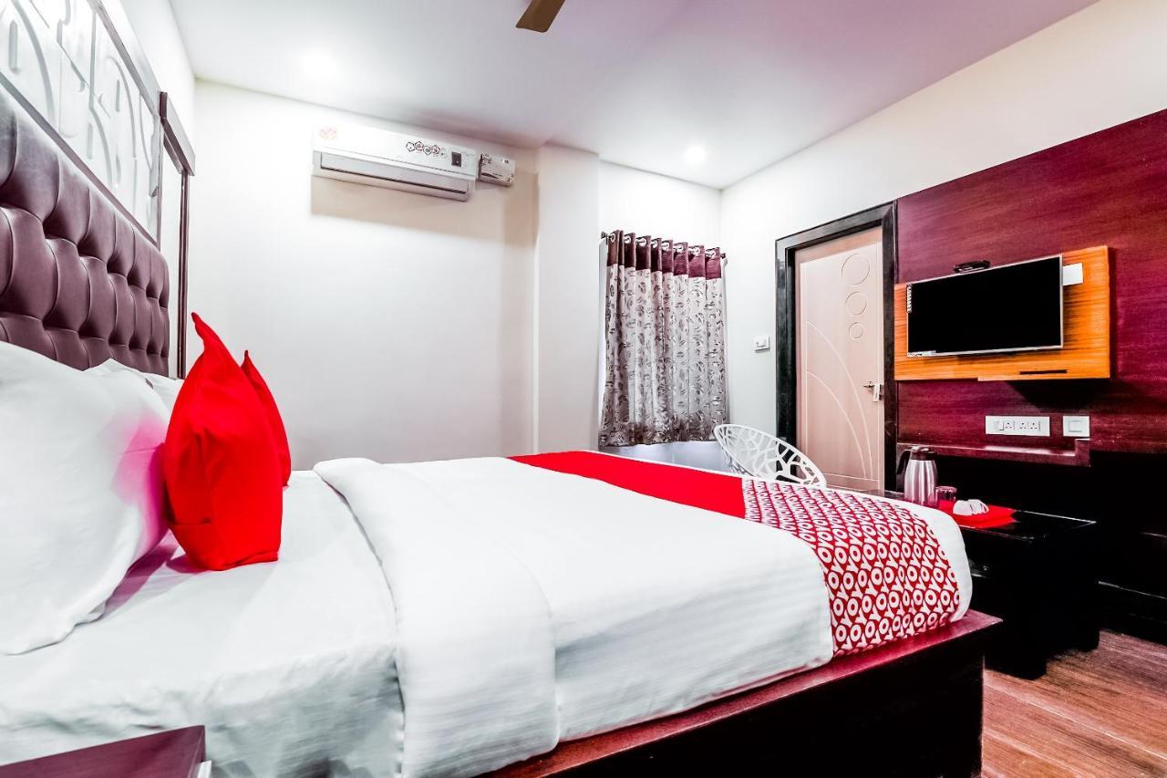 Oyo 16155 Hotel Dcm Grand Vijayawāda Eksteriør billede