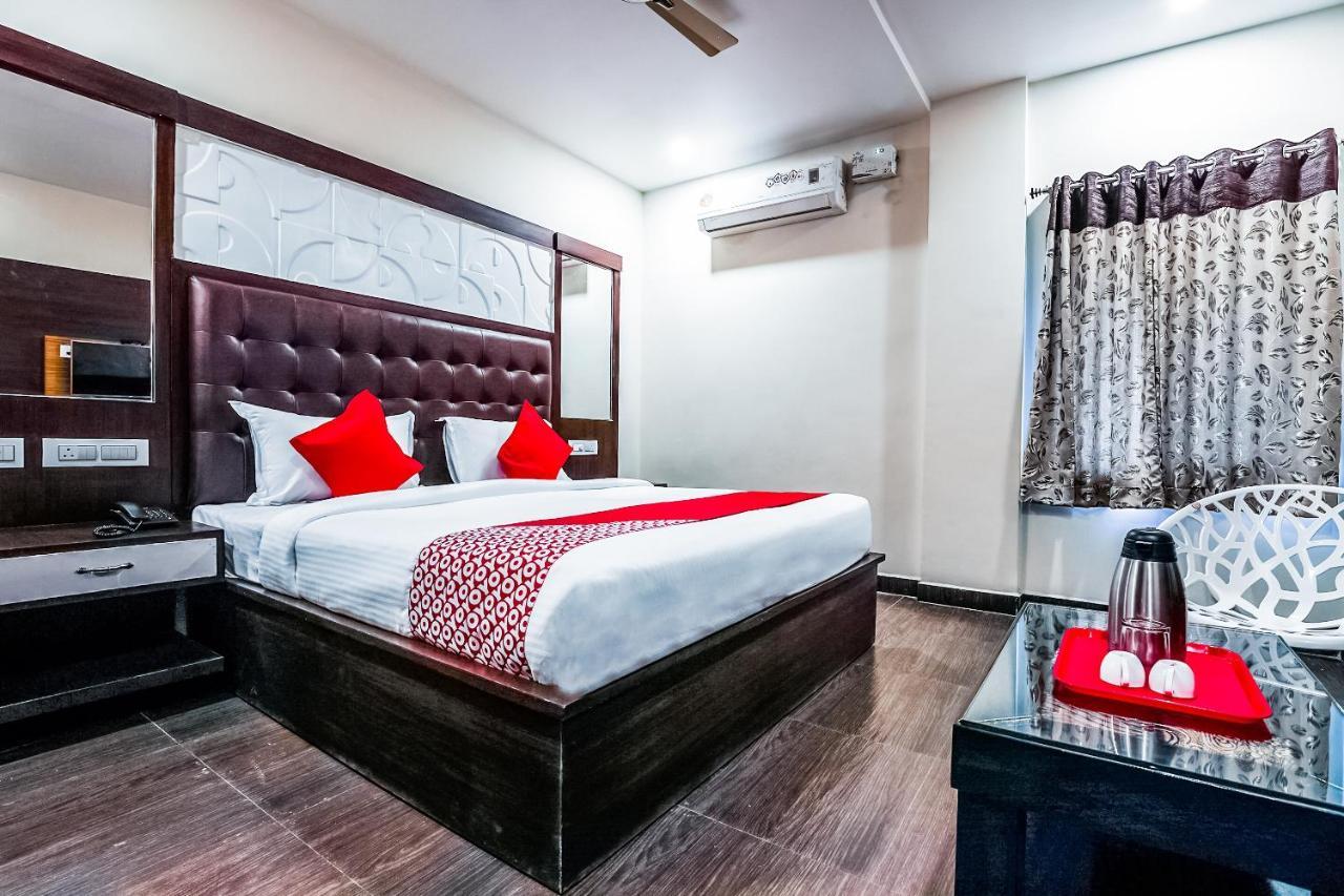 Oyo 16155 Hotel Dcm Grand Vijayawāda Eksteriør billede