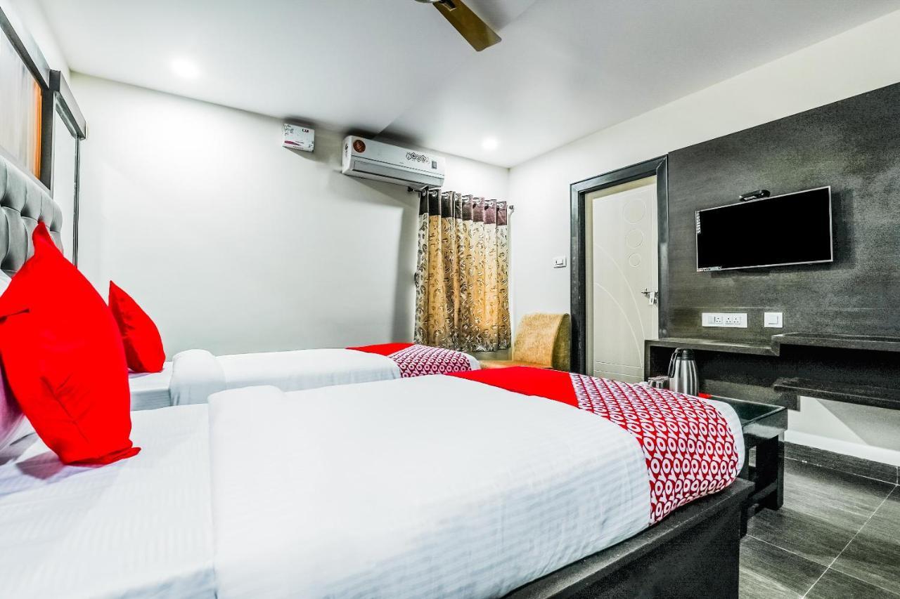 Oyo 16155 Hotel Dcm Grand Vijayawāda Eksteriør billede