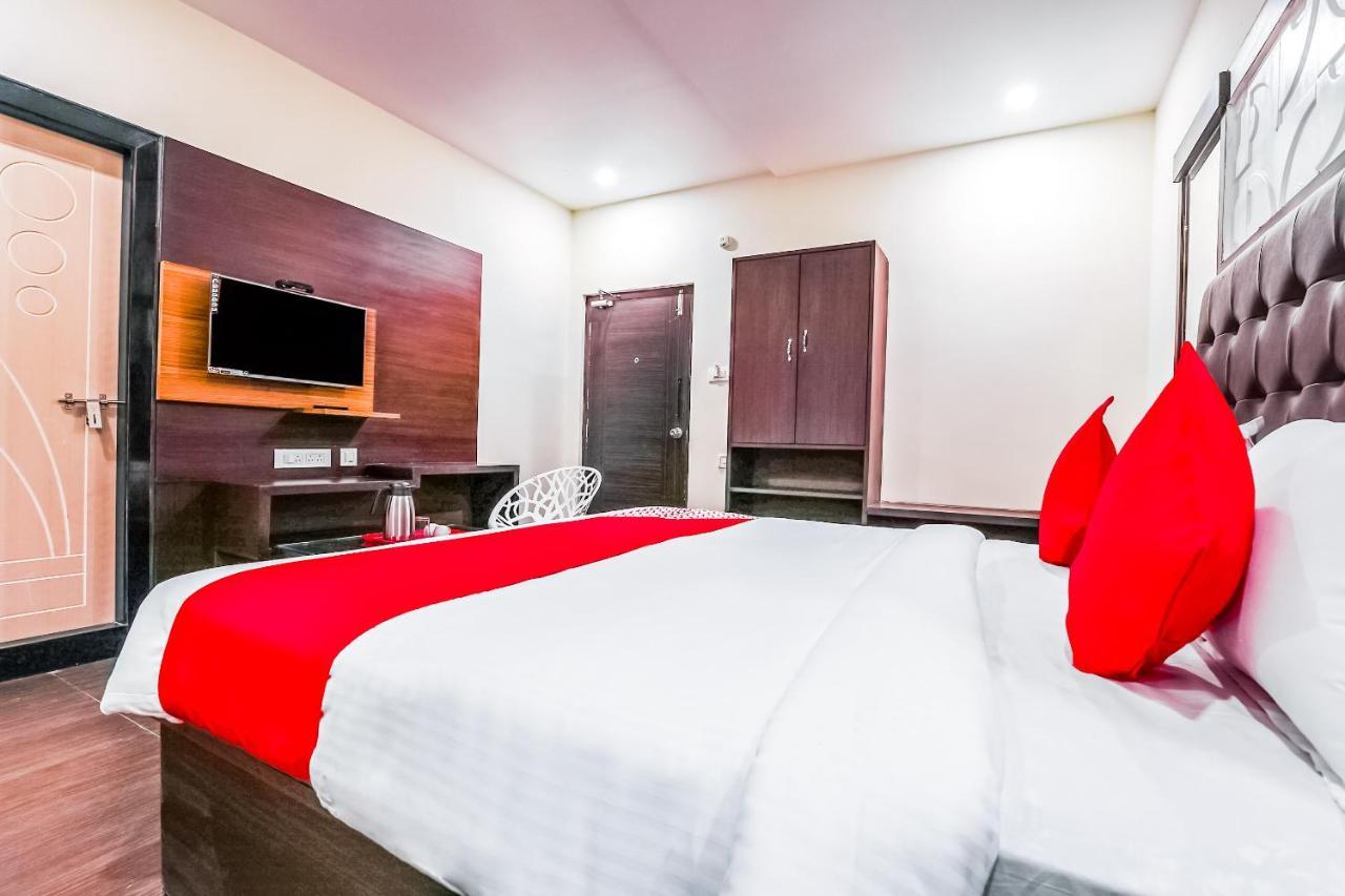 Oyo 16155 Hotel Dcm Grand Vijayawāda Eksteriør billede