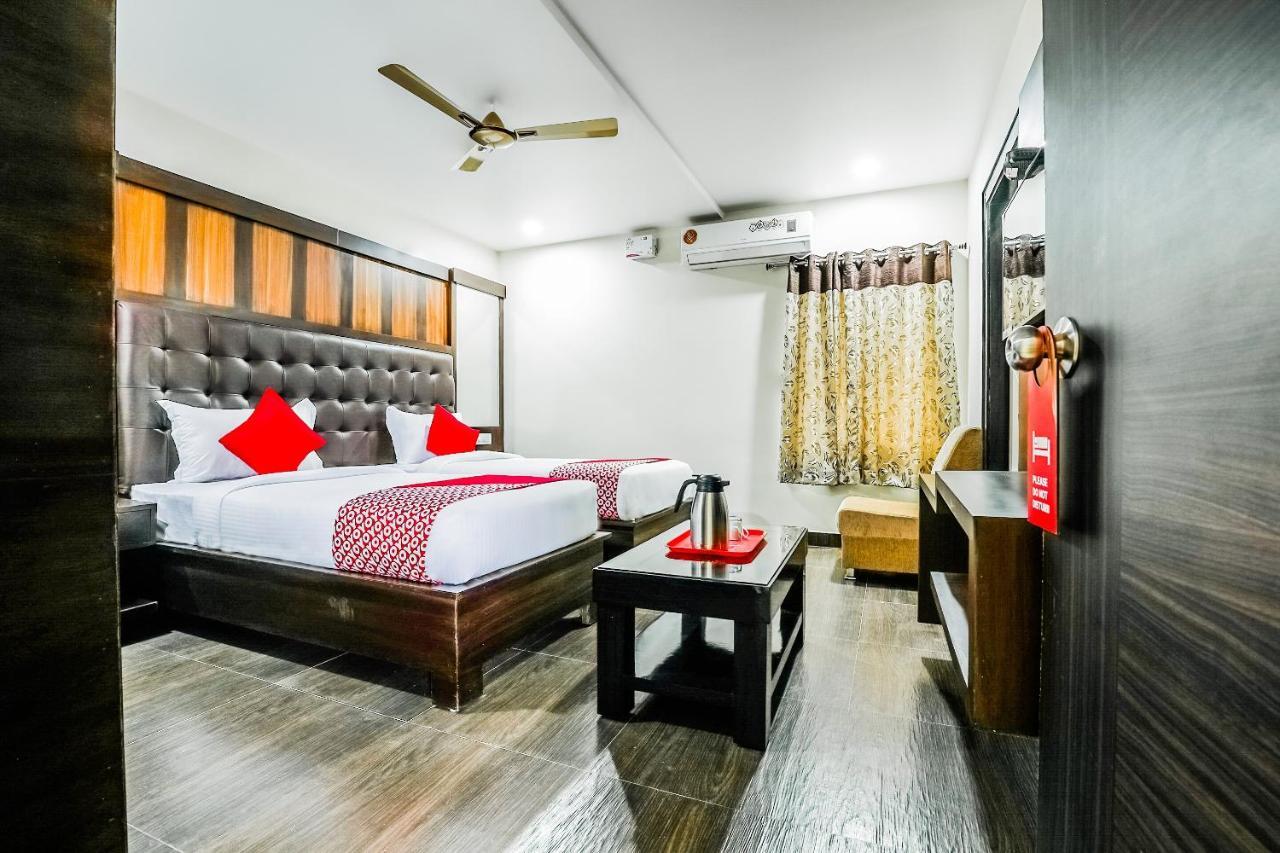 Oyo 16155 Hotel Dcm Grand Vijayawāda Eksteriør billede