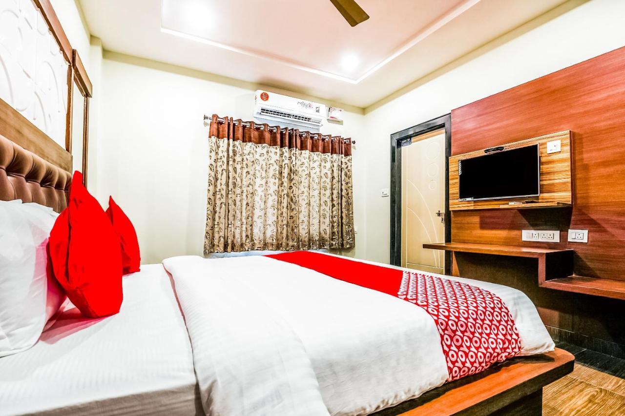 Oyo 16155 Hotel Dcm Grand Vijayawāda Eksteriør billede