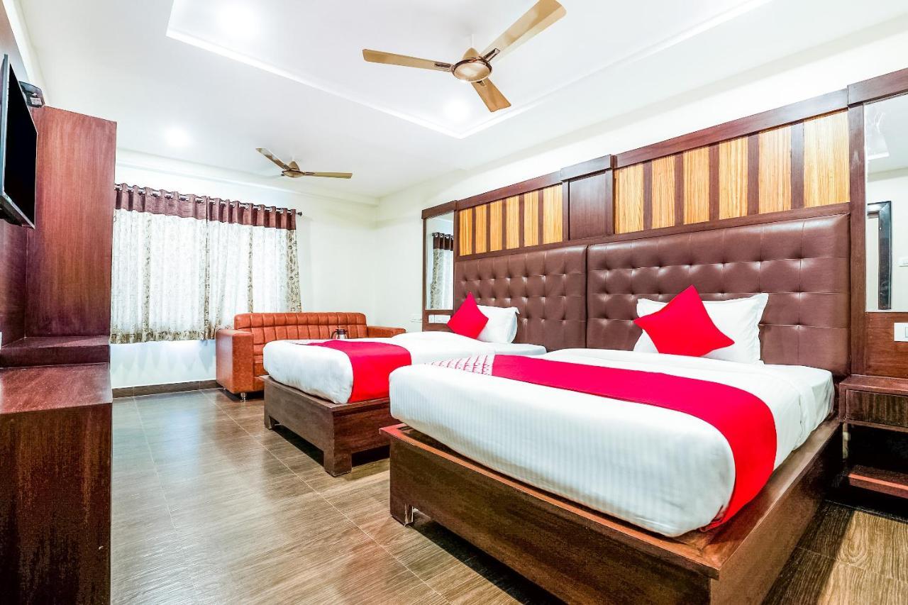 Oyo 16155 Hotel Dcm Grand Vijayawāda Eksteriør billede
