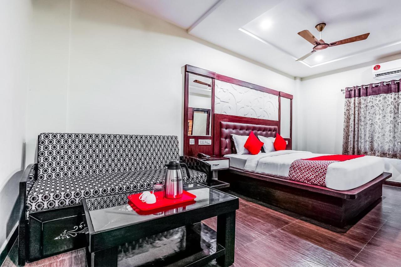 Oyo 16155 Hotel Dcm Grand Vijayawāda Eksteriør billede