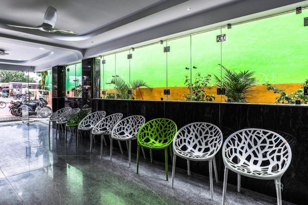Oyo 16155 Hotel Dcm Grand Vijayawāda Eksteriør billede