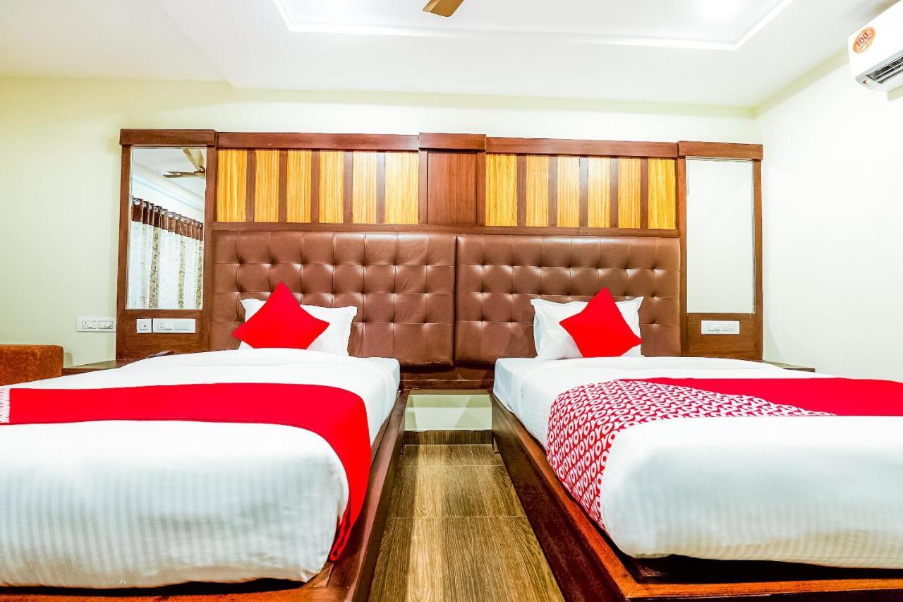 Oyo 16155 Hotel Dcm Grand Vijayawāda Eksteriør billede