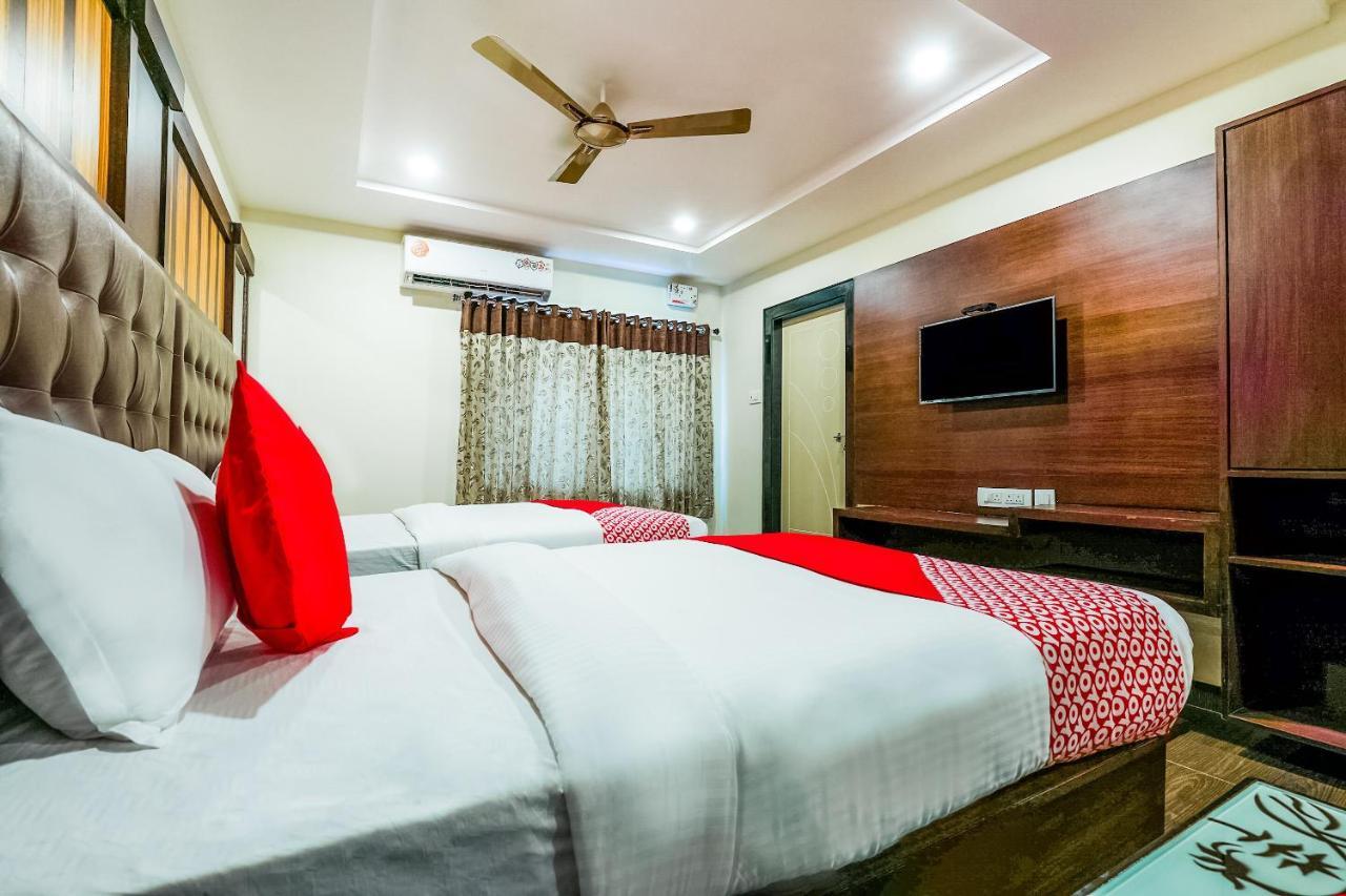 Oyo 16155 Hotel Dcm Grand Vijayawāda Eksteriør billede