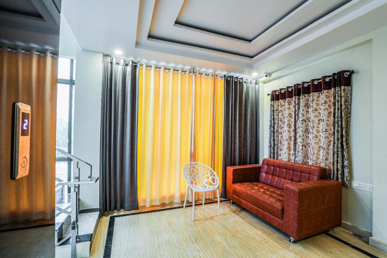 Oyo 16155 Hotel Dcm Grand Vijayawāda Eksteriør billede